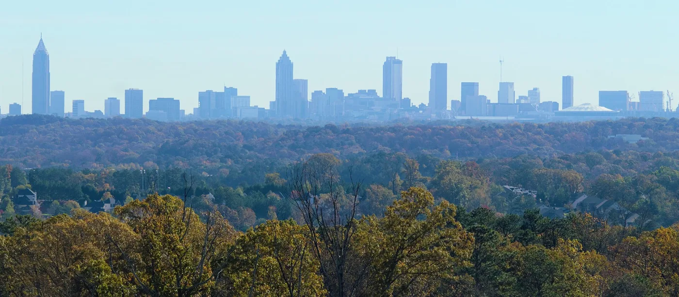 Calles de Atlanta, Georgia, donde tramitamos placas temporales en 20-30 minutos por WhatsApp