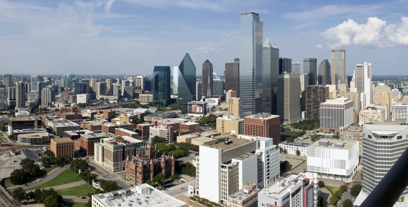 Calles de Dallas, Texas, donde tramitamos placas temporales en 20-30 minutos por WhatsApp