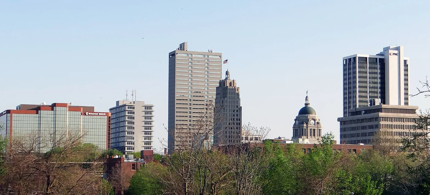 Calles de Fort Wayne, Indiana, donde tramitamos placas temporales en 20-30 minutos por WhatsApp