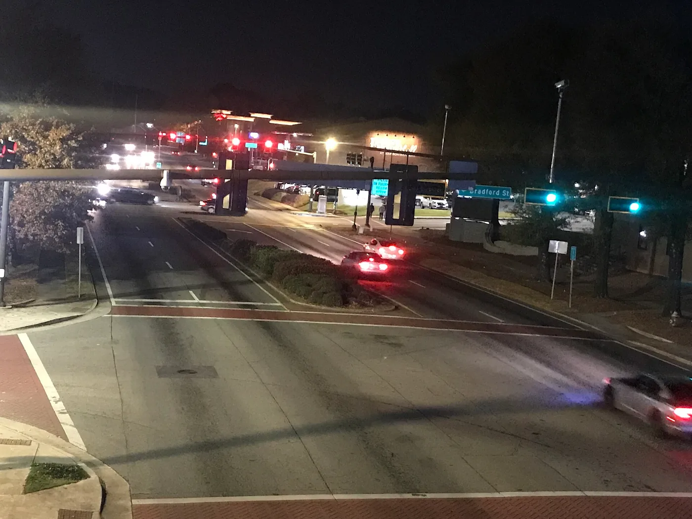 Calles de Gainesville, Georgia, Georgia: placa temporal registrada con agentes y dealers licenciados ante el DMV