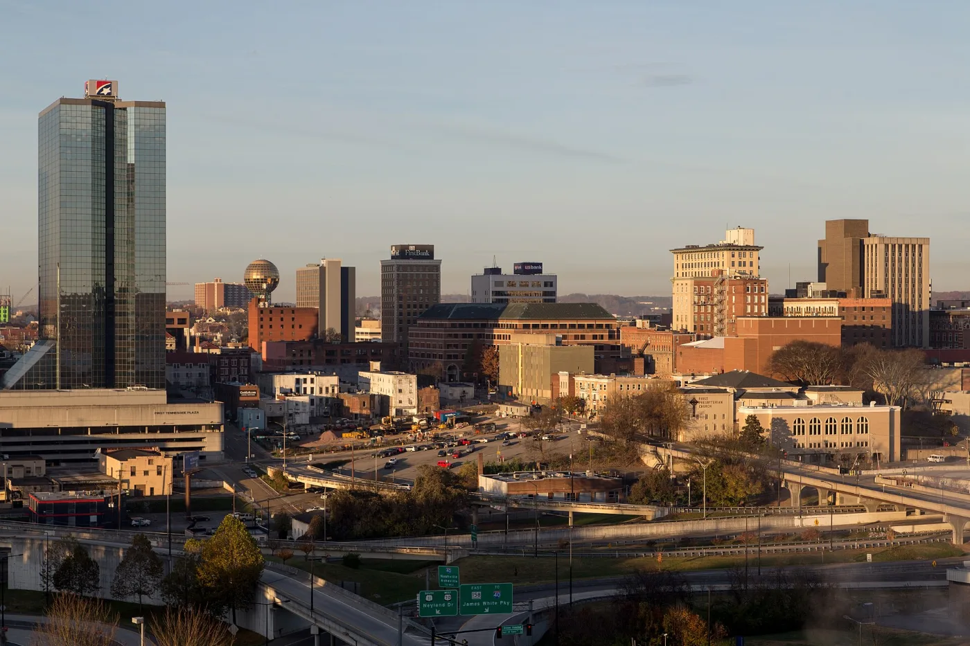 Calles de Knoxville, Tennessee, donde tramitamos placas temporales en 20-30 minutos por WhatsApp
