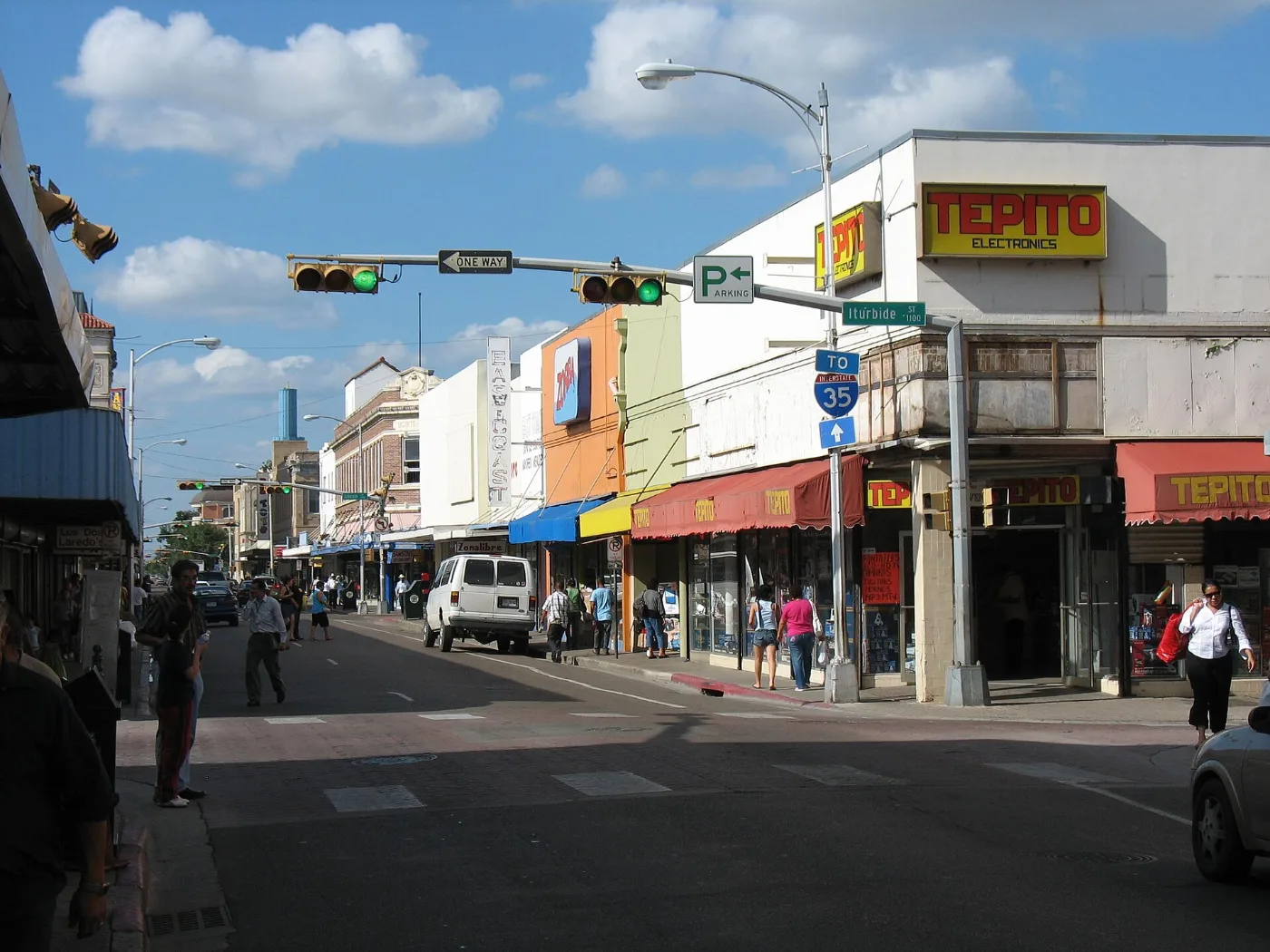 Calles de Laredo, Texas, donde tramitamos placas temporales en 20-30 minutos por WhatsApp