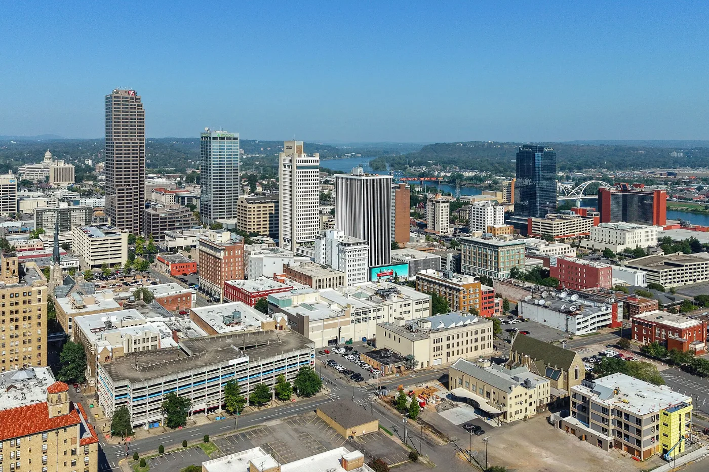 Calles de Little Rock, Arkansas, donde tramitamos placas temporales en 20-30 minutos por WhatsApp