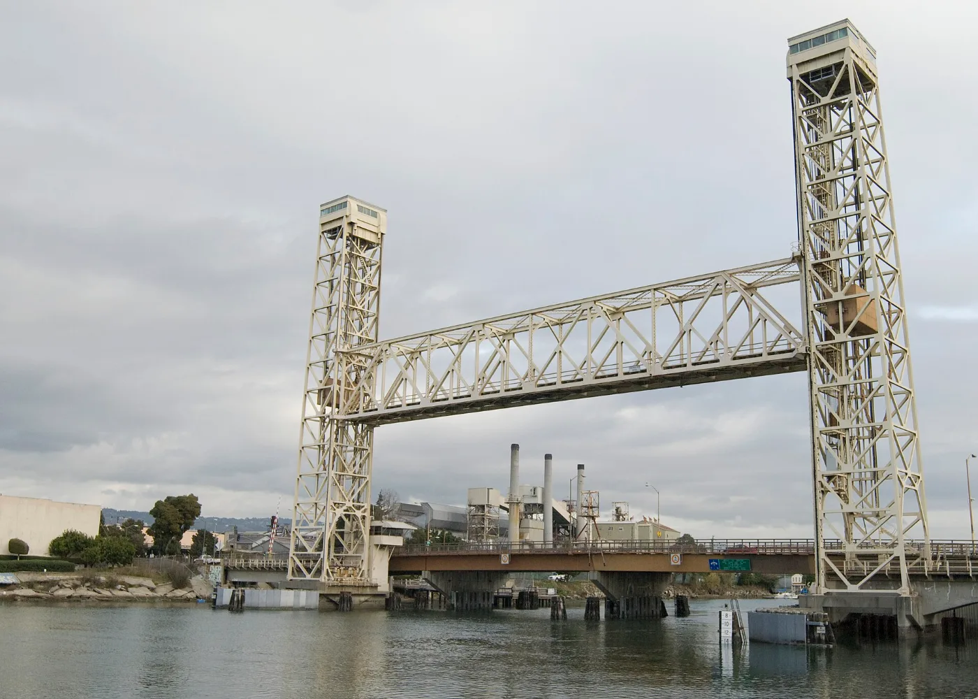 Zona de Oakland y Hayward, California, donde tramitamos placas temporales de 30, 60 o 90 días