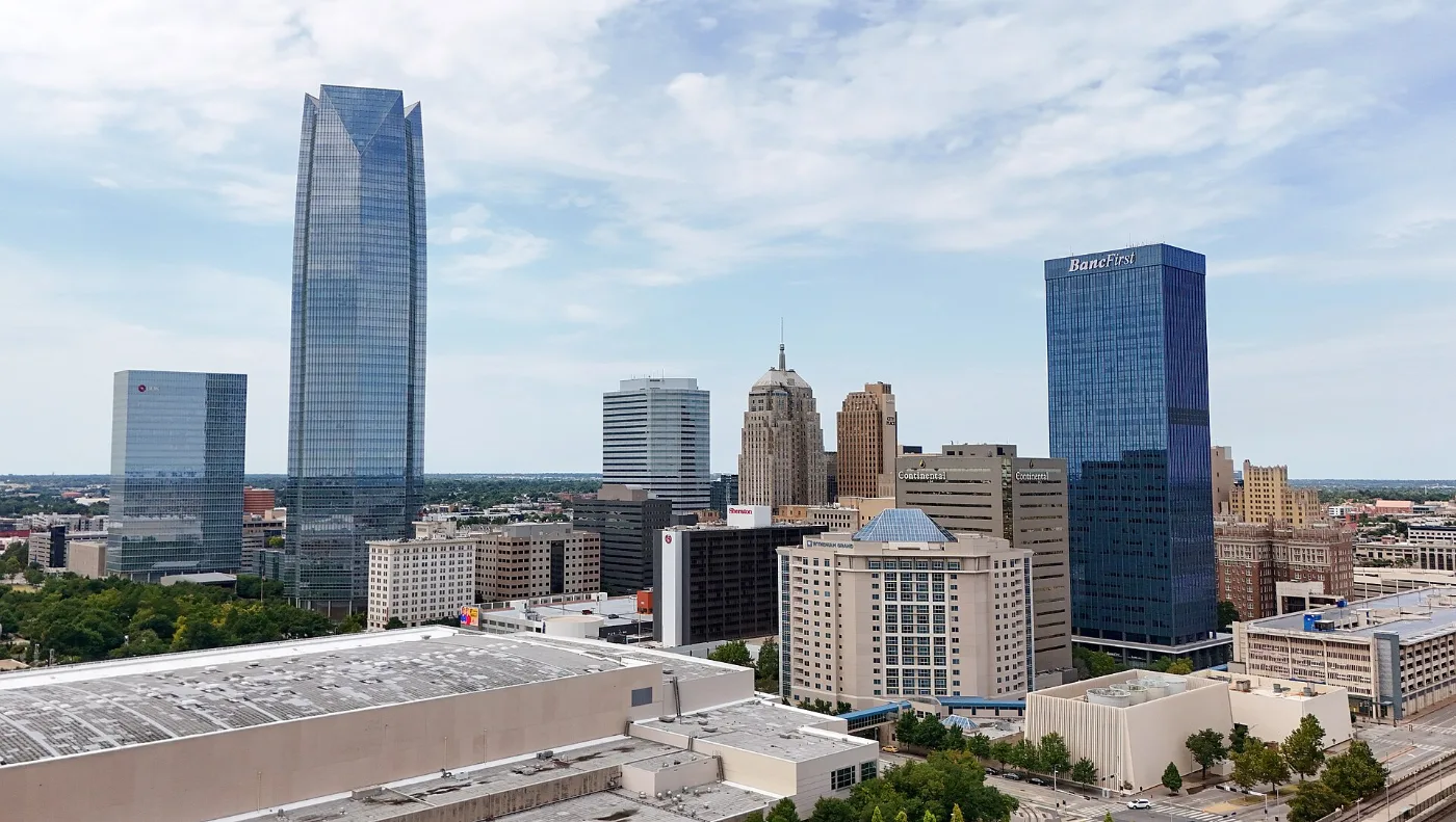 Calles de Oklahoma City y Tulsa, Oklahoma, donde tramitamos placas temporales en 20-30 minutos por WhatsApp