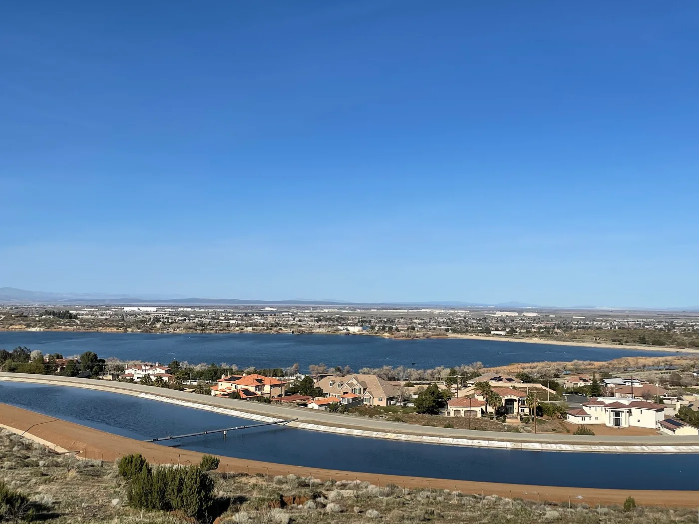Vista de Palmdale y Lancaster, California: pide tu placa temporal desde el celular y recíbela en 20-30 minutos
