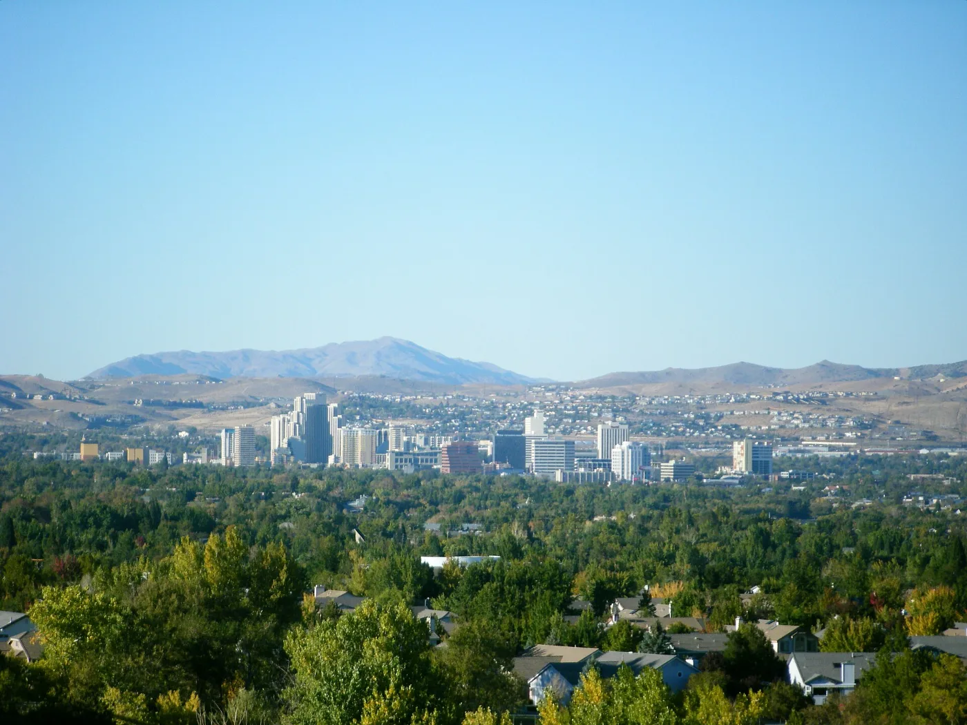 Calles de Reno, Nevada, donde tramitamos placas temporales en 20-30 minutos por WhatsApp