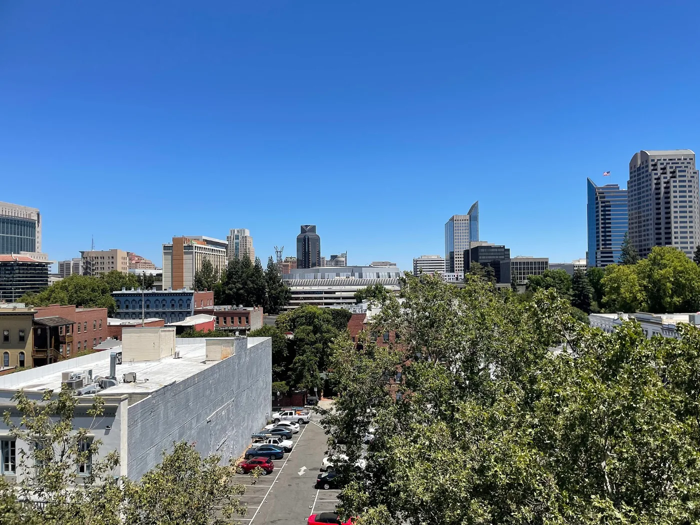 Calles de Sacramento, California, donde tramitamos placas temporales en 20-30 minutos por WhatsApp