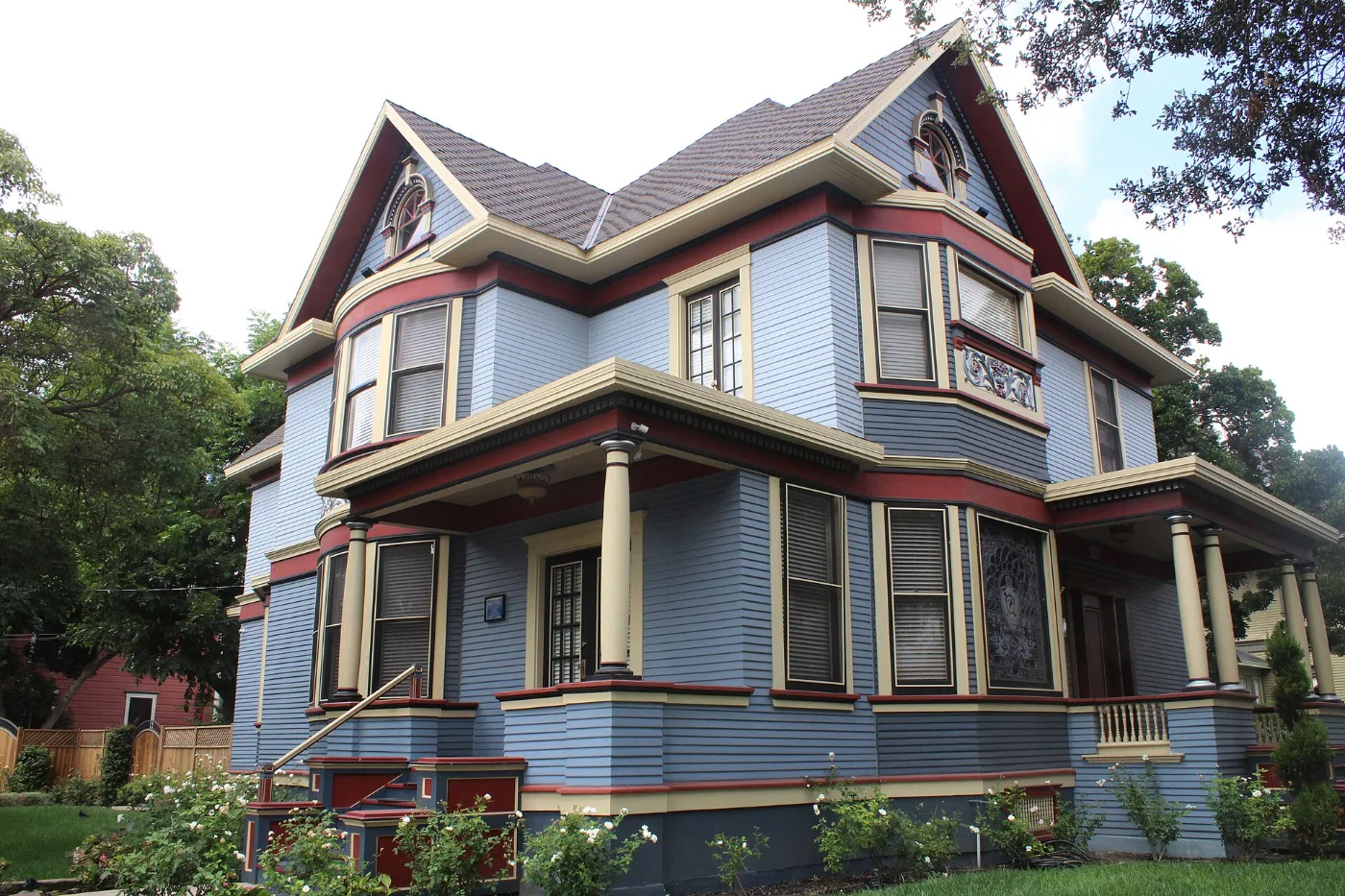 Casa victoriana en French Street en Santa Ana, California, zona donde tramitamos placas temporales de 30, 60 o 90 días