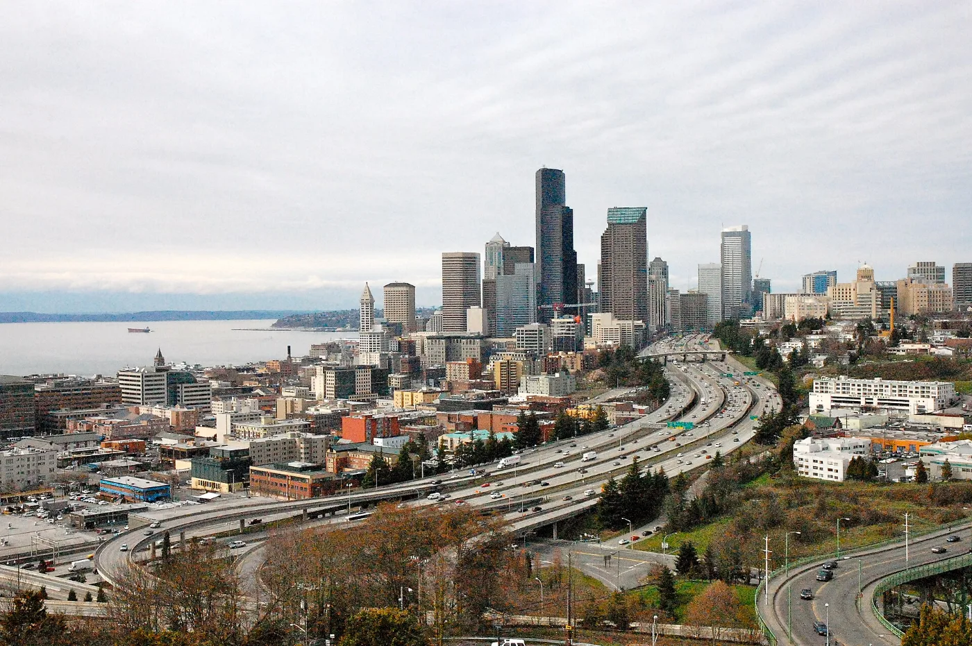 Calles de Seattle y Yakima, Washington, donde tramitamos placas temporales en 20-30 minutos por WhatsApp