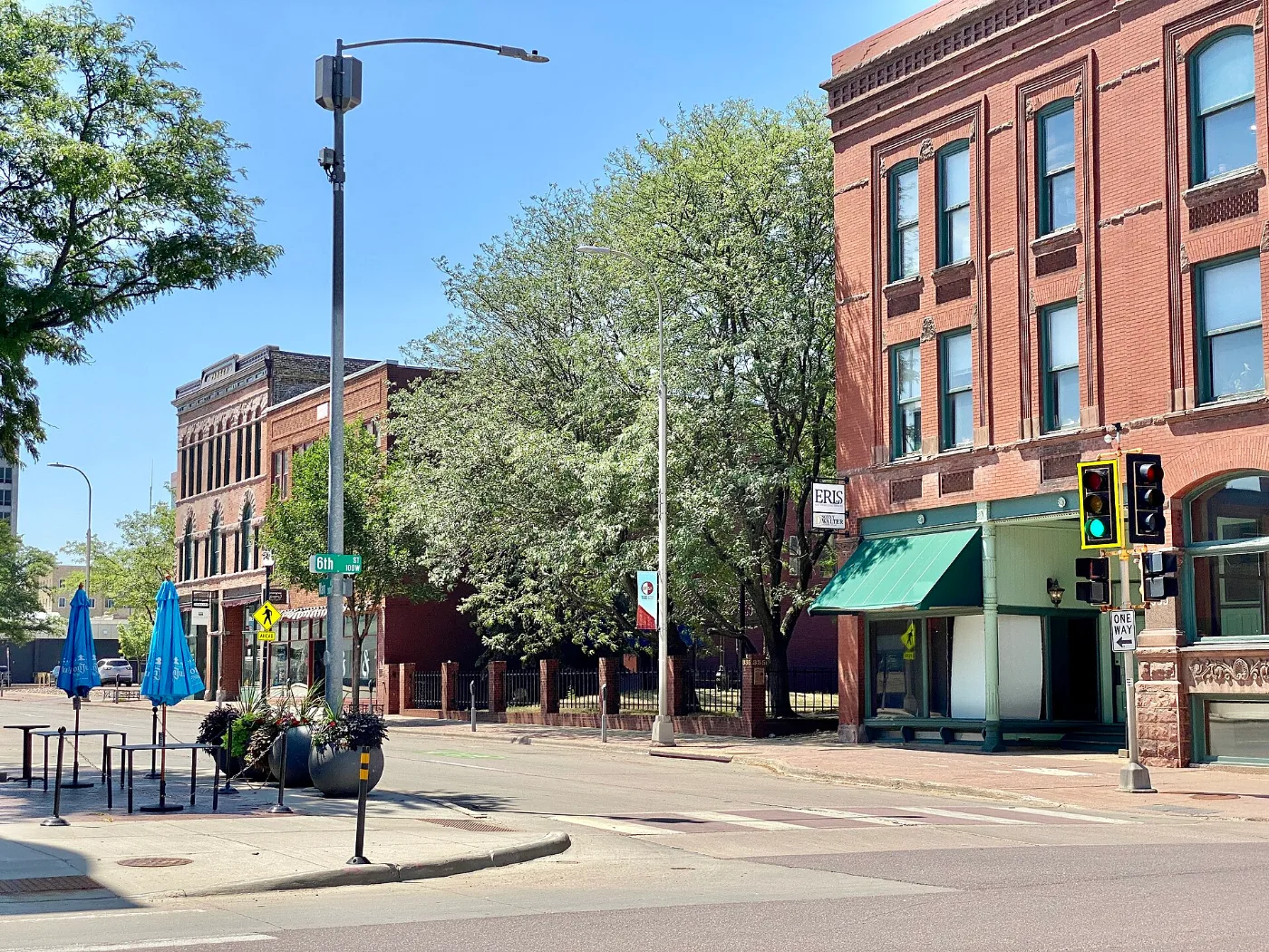 Calles de Sioux Falls, Dakota del Sur, donde tramitamos placas temporales en 20-30 minutos por WhatsApp