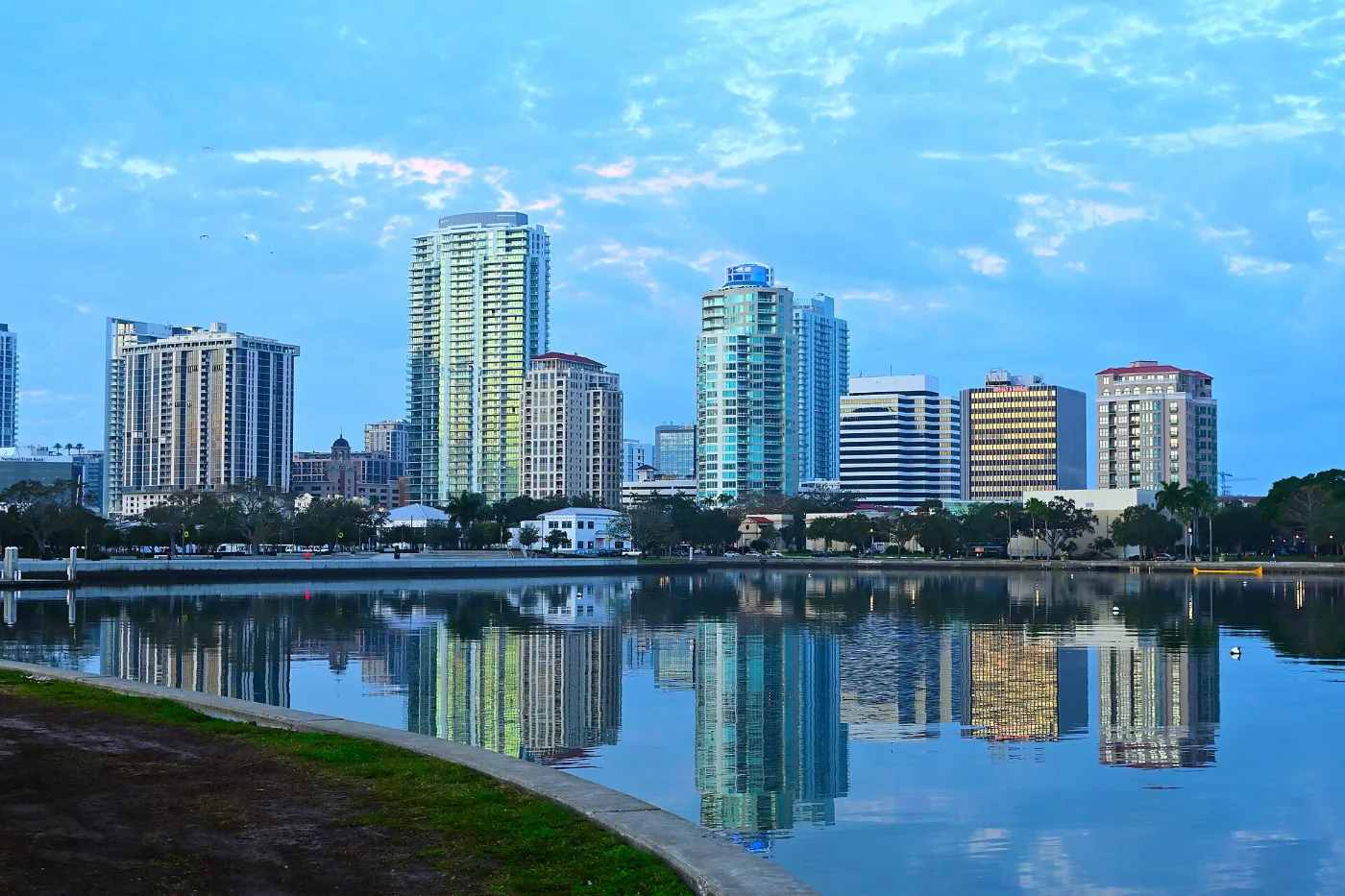 Vista de St. Petersburg, Florida: pide tu placa temporal desde el celular y recíbela en 20-30 minutos