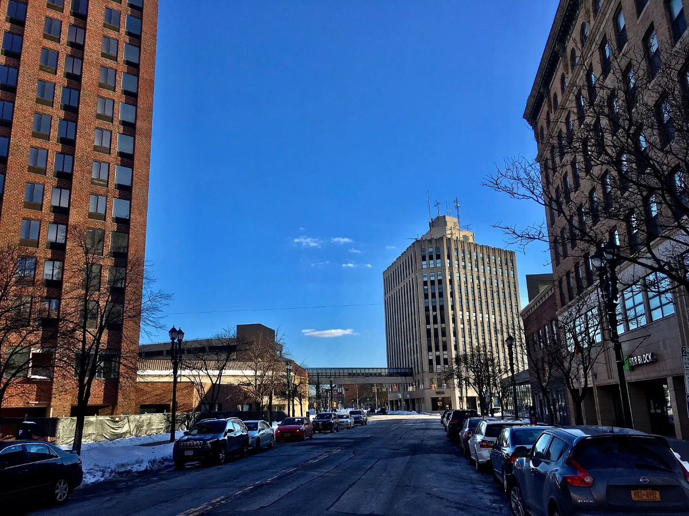 Calles de Syracuse, Nueva York, donde tramitamos placas temporales en 20-30 minutos por WhatsApp