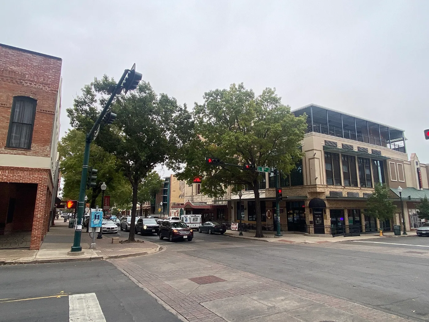 Calles de Waco, Texas, donde tramitamos placas temporales en 20-30 minutos por WhatsApp